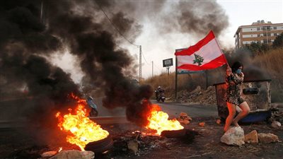 عودة المحتجين اللبنانيين إلى الشوارع  بعد تصريحات عون الأخيرة