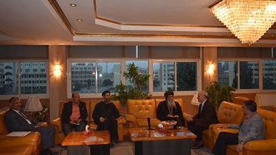  رئيس جامعة الفيوم يستقبل الأنبا أبرآم (صور)