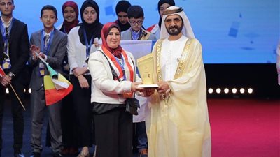 وزير التعليم يهنئ أميرة نجيب لحصولها على جائزة 