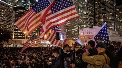 الآلاف بهونج كونج يشيدون بترامب مع اقتراب المزيد من الاحتجاجات