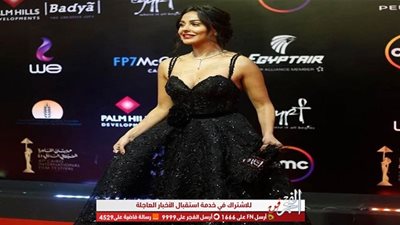 ميس حمدان بالأسود ورزان المغربي بالأبيض في ختام مهرجان 