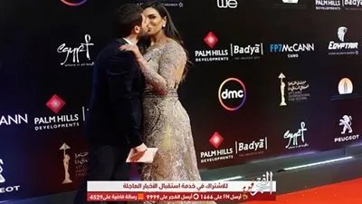 قبلات ساخنة بين حسام الجندي ومنال الحمروني في ختام مهرجان 
