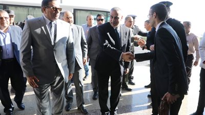 في أولى تصريحاته عقب وصوله.. محافظ سوهاج الجديد مكتبي مفتوح للمواطنين (صور)