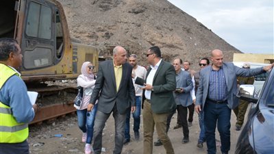 محافظ الدقهلية: لابد من بحث خطط لتطوير المصانع والاستفادة القصوى من أراضيها