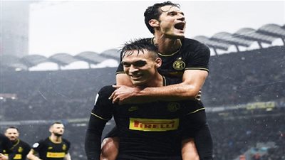 إنتر ميلان يقهر سبال ويتصدر الدوري الإيطالي بعد تعادل يوفنتوس
