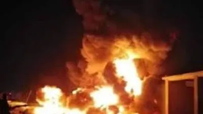 اندلاع حريق ضخم في فرن لدهان الأثاث بدمياط 