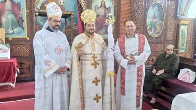  الأنبا باخوم يزور كنيسة السيدة العذراء بقويسنا في أولى زيارته الرعوية