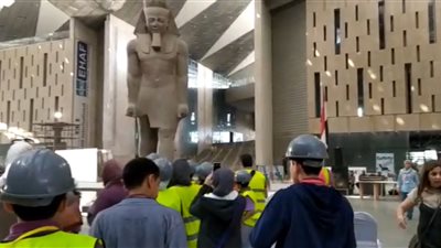 شاهد.. رد فعل الأطفال عند رؤيتهم تمثال رمسيس بالمتحف الكبير لأول مرة بحياتهم