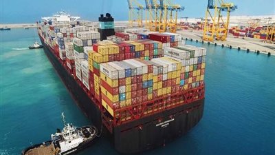 تداول 486 شاحنة و73 سيارة بموانئ البحر الأحمر