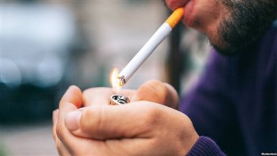 هل شرب السجائر ينقض الوضوء؟.. 