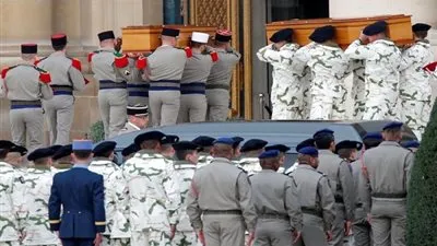 فرنسا.. حداد على مقتل 13 جنديا في مالي