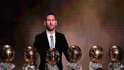 الرحيل عن برشلونة ورونالدو.. ميسي يفجر 3 مفاجآت بعد التتويج بالكرة الذهبية