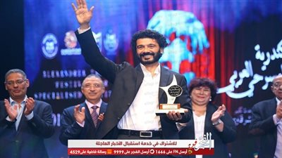 النبوي يهدي تكريمه في 