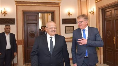 رئيس جامعة القاهرة يستقبل سفير الاتحاد الأوروبي لبحث التعاون المشترك