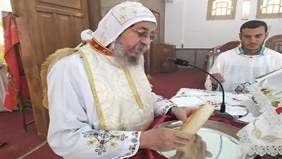 الأنبا يواقيم يترأس القداس الإلهي من دير العذراء مريم في أرمنت