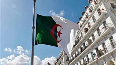 رئيسا وزراء الجزائر السابقين ينفيان اتهامهما بالفساد