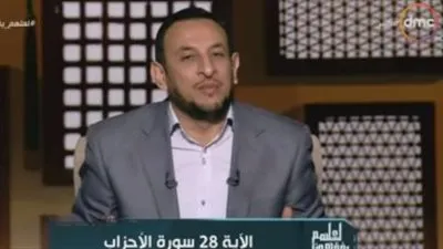 داعية يوضح حكم مصافحة الرجل للمرأة (فيديو)