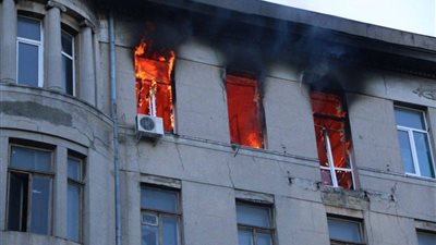 حريق هائل بمبنى كلية أوديسا في أوكرانيا وإصابة 10 أشخاص