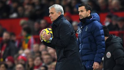 كشف حساب مورينيو مع توتنهام بعد الخسارة أمام مانشستر يونايتد