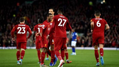 ليفربول يسحق إيفرتون بالخمسة ويواصل صدارة الدوري الإنجليزي