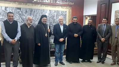 الأنبا عمانوئيل يزور محافظ الأقصر (صور)