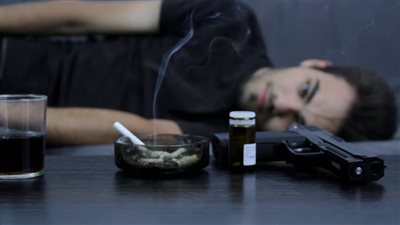 15 علامة تدل على ميول الشخص للانتحار