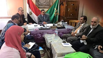 توجيهات عاجلة من مدير إدارة بنها التعليمية لواضعي امتحانات نصف العام (صور)