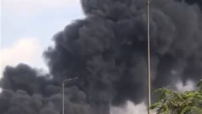 العناية الإلهية تنقذ سائقا من الموت في حريق سيارة سولار بالقليوبية (صور)