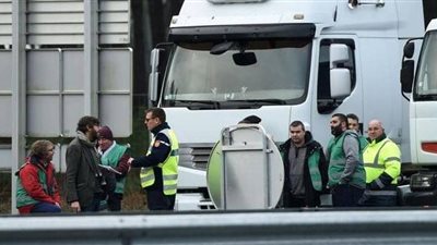 إضراب عام يشل الحركة في فرنسا