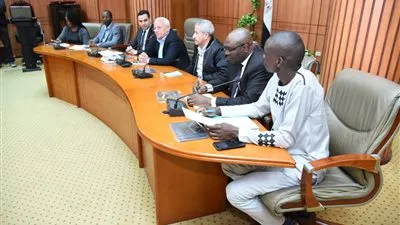 محافظ بورسعيد يستقبل بعثة الآلية الأفريقية لمراجعة النظراء بعد إطلاق مهمتها بمصر