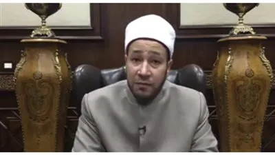  هل يحق للرجل أن يجبر زوجته الإنفاق على المنزل.. الإفتاء ترد