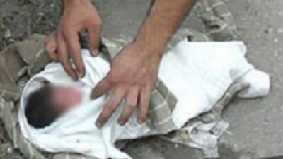 القبض على المتهمان بإلقاء طفل 