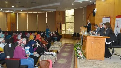 ندوة في جامعة الفيوم حول مواجهة سرطان الثد