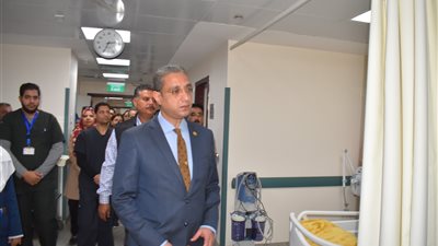 محافظ الفيوم يتفقد قسم الغسيل الكلوي ووحدة جراحات القلب بمستشفى طامية (صور)