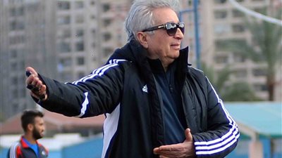 خاص.. اتجاه في إنبي لعدم ضم حارس مرمى الأهلي 