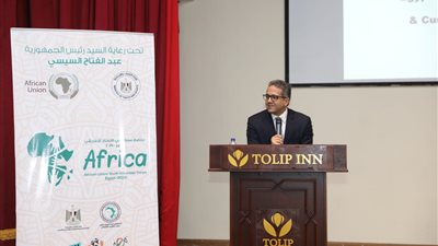 وزير الآثار مع الشباب الأفريقي: اكتشافات ومشروعات الآثار تشارك في رفع الوعي