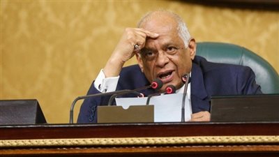 رئيس البرلمان عن زي الفنانات في المهرجانات: 