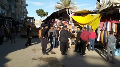 مدير أمن السويس يقود حملة لإزالة الإشغالات بحي الأربعين(صور)