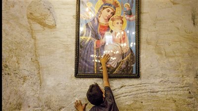  بالتسابيح والتهليل.. الأقباط يحتفلون بالشهر المريمي