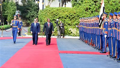 شاهد.. متحدث الرئاسة ينشر فيديو مراسم استقبال رئيس جنوب أفريقيا