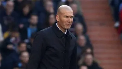 زيدان يحدد نجم ريال مدريد لإيقاف ميسي في كلاسيكو الأرض