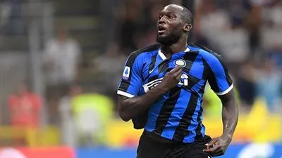 هكذا سخر نجم مانشستر يونايتد من لوكاكو عقب هزيمة إنتر ميلان أمس.. صورة