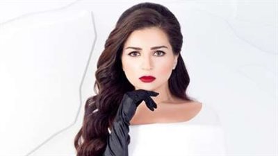 بفستان أسود مي عزالدين تخطف الأنظار في أحدث ظهور لها 