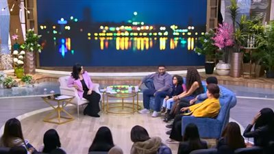 الليلة.. منى الشاذلي تستضيف أبطال 