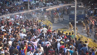 البرلمان الهندي يقر قانون الجنسية وسط انفجار الاحتجاجات