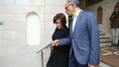 فاطمة ناعوت تقدم واجب العزاء في المخرج سمير سيف