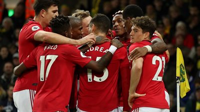 مانشستر يونايتد يفتح الباب لرحيل نجمه.. ويحدد البديل