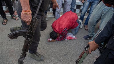 اعتقال عشرات المتظاهرين وسط حظر التجول في شمال شرق الهند