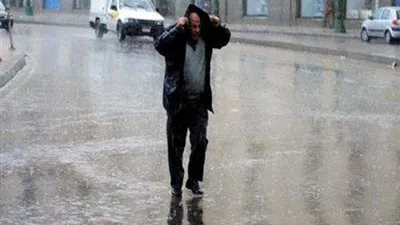 بالصور والفيديو.. أمطار شديدة تضرب القاهرة وتحذيرات عاجلة من الأرصاد