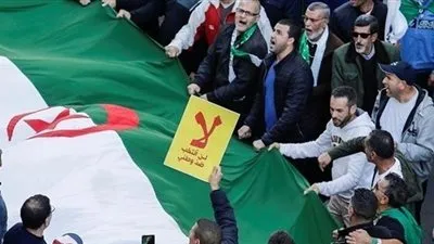 محتجون جزائريون يغلقون مركز تصويت في ولاية بجاية  